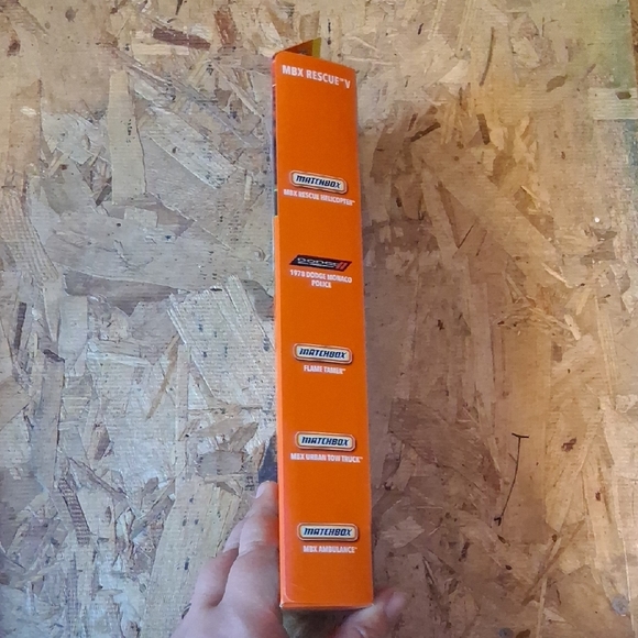 Matchbox 5-Pack Rescue & Service Vehicles - Picture 5 of 9